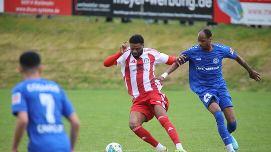 Jaso Onyejekwe (Mitte) kehrt gegen den TSV Gau-Odernheim wieder in die Startelf des SC Idar-Oberstein zurück. Die Idarer brauche
