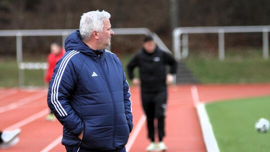 Sein Blick schweift nicht nur in die Ferne Richtung Rheinlandpokal-Finale: Timo Kluger hat mit seinem 1. FFC Montabaur auch in d