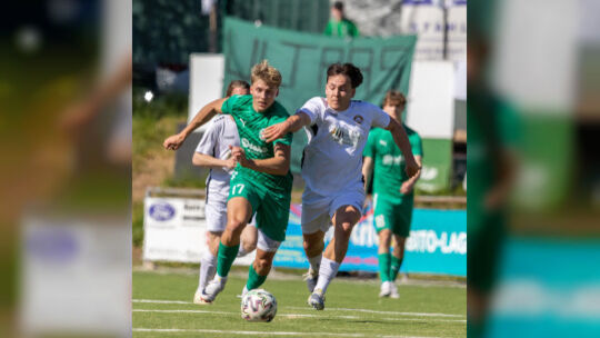 Volldampf, wie ihn hier Fineas Allnoch (links) beim Sprintduell zeigt, braucht der VfR Baumholder am Sonntag beim FC Schmittweil