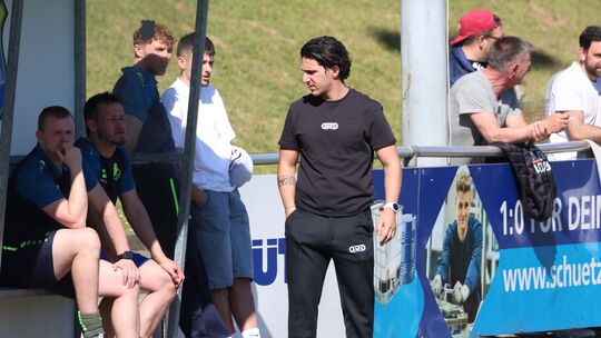 Trainer David Koca (Mitte) tritt mit seinem Team, dem SV Weitersburg, bei der SG Augst an und freut sich im Anschluss auf die Ki