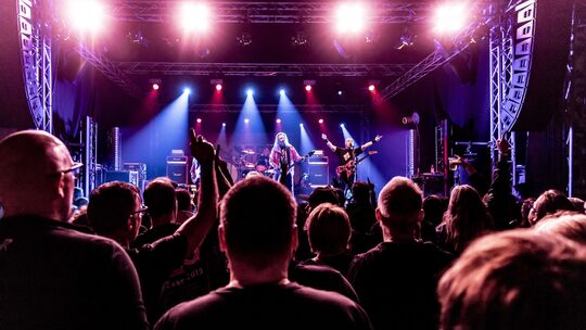 Mit ihrem humorvollem Auftritt traf die Band JBO den Nerv der Musikfans.