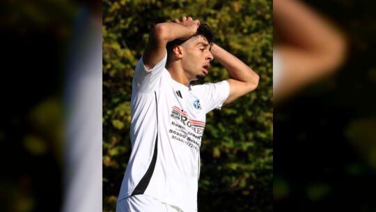 Mo Alhaj, mit 19 Treffern bester Torjäger des FC Emmeshausen-Karbach II, hatte Ladehemmung bei der 0:2-Niederlage seines FCEK II