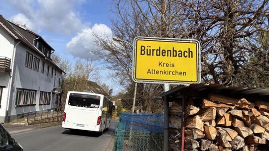 Mit einer reich bebilderten Chronik erinnerten sich die Bürdenbacher vor 25 Jahren an ihre Geschichte, die hauptsächlich vom Eis