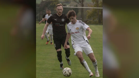 Hendrik Hautz (weißes Trikot) und die SG Meisenheim sind derzeit in einer starken Form. Platz zwei winkt.