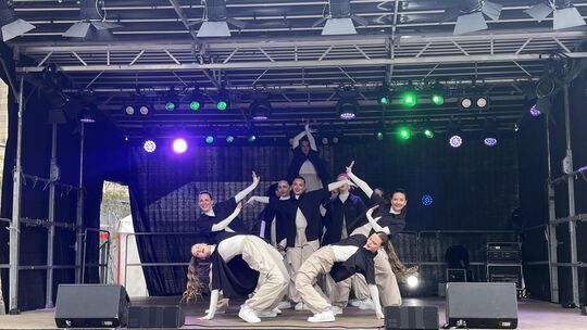 Die HipHop Adults der Tanzschule Dancepoint zeigten beim Altenkirchener Stadtfest eine bewundernswerte Show.