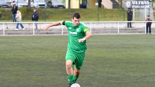 Tobias Müller erhöhte für seine SG Rheinhöhen gegen die SG Rheindörfer auf 2:0 und stellte damit in Dachsenhausen die Weichen au