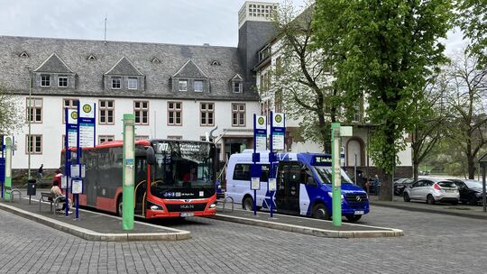 Der Endertplatz in Cochem ist zentrale Anlaufstelle für Busse in der Kreisstadt.