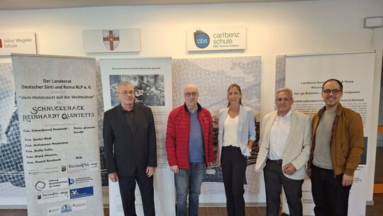 Die Organisatoren der Ausstellung an der Koblenzer Carl-Benz-Schule: (von links) Andreas Bettingen, Alois Wehrhausen, Lisa Weism