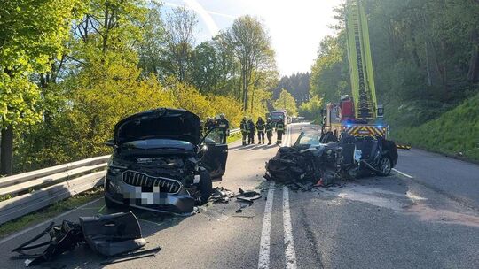Auf der Alteck (L258) in Neuwied hatte sich am Donnerstagmorgen ein schwerer Verkehrsunfall mit insgesamt drei beteiligten Autos