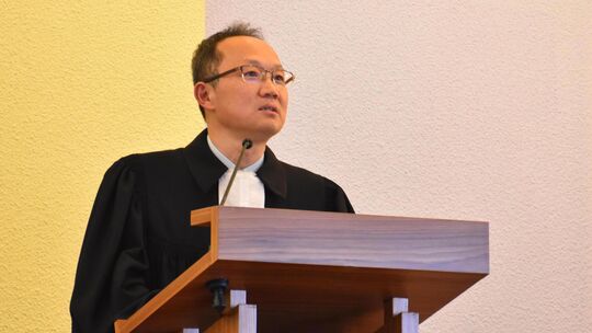 Eun Pyo Lee ist der neue Pfarrer für die Evangelische Kirchengemeinde Friedewald, im Verbund mit der Gemeinde Herdorf-Struthütte