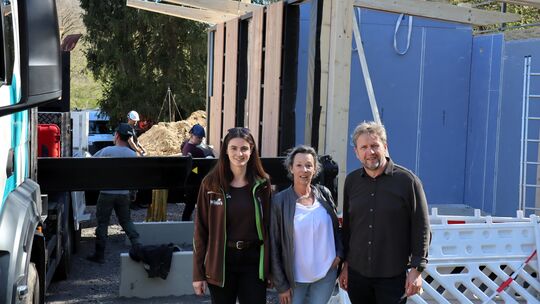 Freuen sich an der Baustelle im Wildpark über ein sehr gelungenes Modellprojekt (von links): Henrieke Böß (Wildpark-Geschäftsfüh
