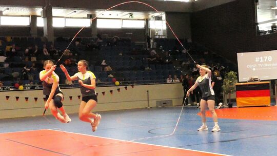 Deutsche Vize-Meisterinnen im "Double Dutch Single Freestyle" wurden (von links) Paulina Ackermann, Nelly Lorenz und Zoe Fuchs.