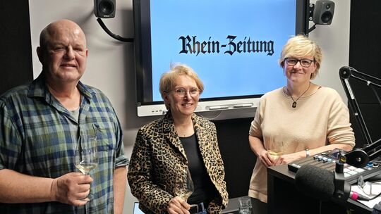 Kristine Bäder und René Harth haben in Folge fünf von "Kork & Schrauber", dem Weinpodcast der Rhein-Zeitung, Sonja Ostermeyer (M Kristine Bäder und René Harth haben in Folge fünf von "Kork & Schrauber", dem Weinpodcast der Rhein-Zeitung, Sonja Ostermeyer (M