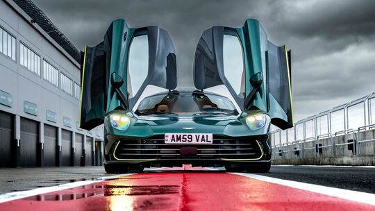 Frontansicht Aston Martin Valhalla