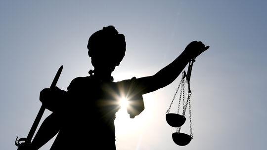 Weil der Angeklagte nicht zur Berufungsverhandlung in Bad Kreuznach erschien, ist das vom Idar-Obersteiner Amtsgerichte Urteil j