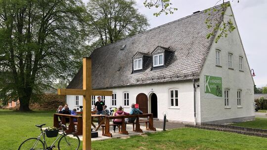 Seit kurzem ist die Radfahr-Kapelle in Külz geöffnet. Und viele Radfahrerinnen und Radfahrer auf dem Schinderhannes-Radweg nutzt