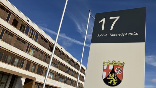 Vor dem Kreuznacher Landgericht wird der gewaltsame Tod einer 66-jährigen Frau verhandelt.