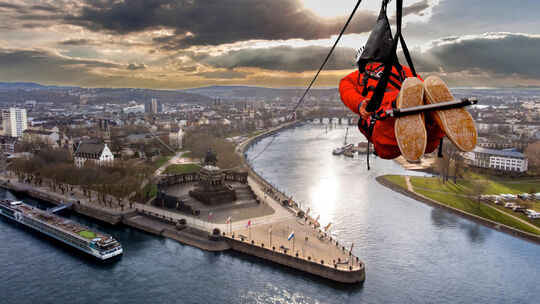 So oder so ähnlich könnte eine Zipline in Koblenz aussehen. Allerdings soll der Zielpunkt nicht am Deutschen Eck, sondern in Lüt