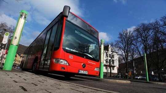 Der Endertplatz gilt als zentraler Knotenpunkt für den öffentlichen Personennahverkehr in der Kreisstadt Cochem.