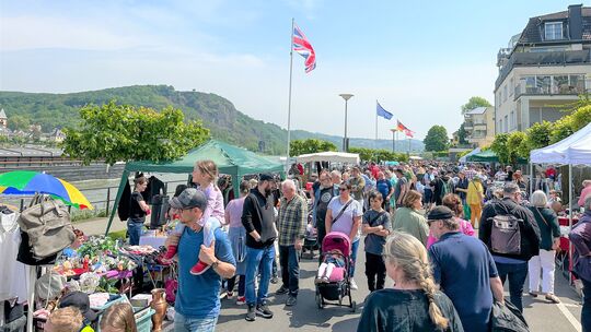 An der Rheinpromenade in Remagen beginnt wieder die Saison der Antik- und Trödelmärkte. An der Rheinpromenade in Remagen beginnt wieder die Saison der Antik- und Trödelmärkte.