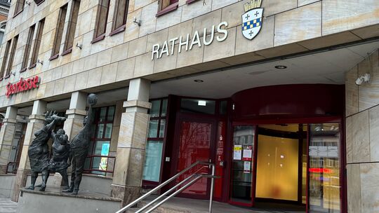 Der Zuschuss für den Kauf des neuen Rathauses am Kornmarkt fällt wohl deutlich geringer aus als angenommen.