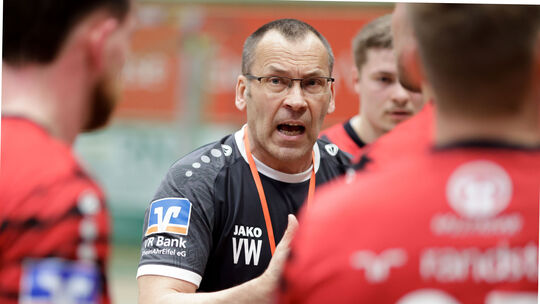 Aufstiegstrainer Veit Waldgenbach wird beim HV Vallendar auch in der kommenden Saison in der 3. Liga den Ton angeben.