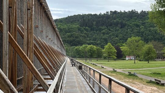 Der zentrale Bereich zwischen dem Gradierwerk drei (Foto) und dem Gradierwerk vier soll aufgewertet werden und mehr Aufenthaltsq