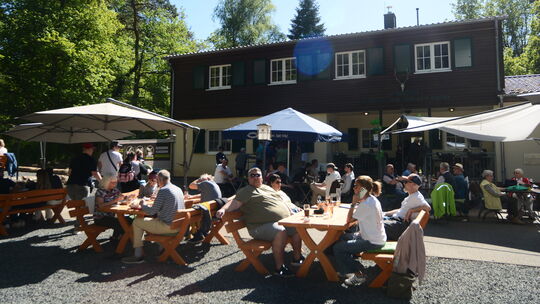 Zur Eröffnung des "Waldheims 1919" waren die Plätze gut besetzt.