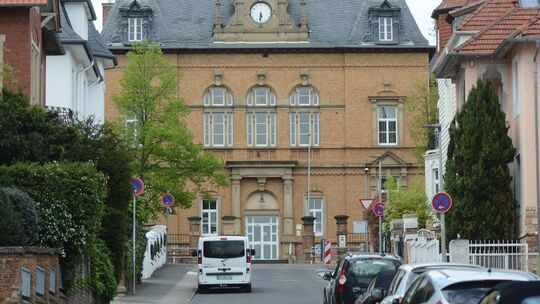 Die Stadt hat die Schulstraßenregelung rund um die Hofgartenschule zuletzt gekippt. Ex-Dezernent Markus Schlosser hatte sie begl