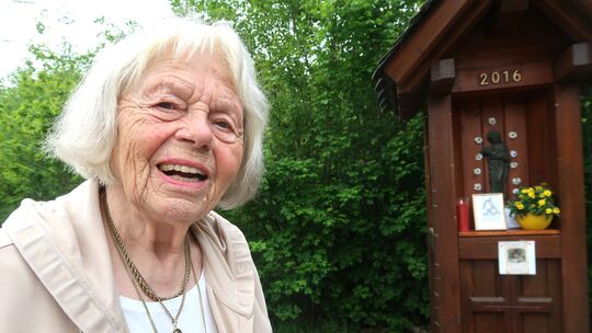 Ein Wunsch ging in Erfüllung: Vor zehn Jahren kümmerte sich Hedi Skreczek (90) aus Betzdorf darum, dass im Wald bei Dauersberg e