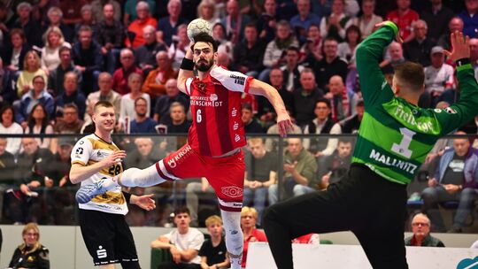 Gabriel Viana (am Ball) wird den TuS Ferndorf am Ende der Saison verlassen. Ersatz ist schon gefunden.