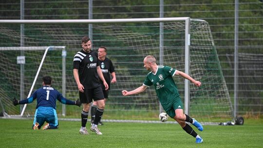 Jubel nach dem Tor des Abends: Der VfR Bad Salzig schlug im Halbfinale des Kreispokals 2 den SV Müden mit 1:0, Knipser Kamil Koz