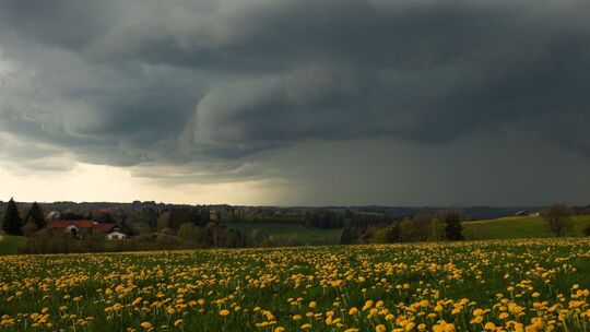 Dunkle Wolken in Bayern