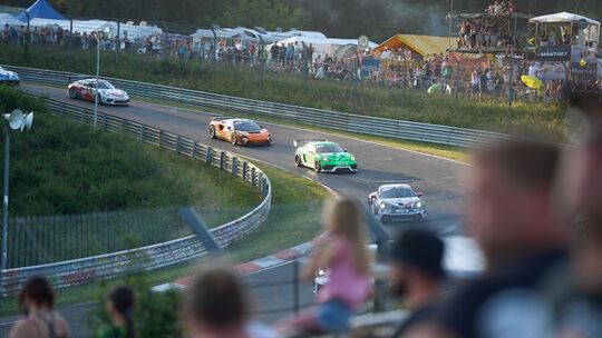 Auch im Mai hat der Nürburgring für Motorsportfans einiges zu bieten, darunter das 24-Stunden-Rennen (Foto) und die „Low Scty PS