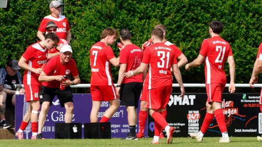 Trinkpause: Die Spieler der SG Hüffelsheim sammeln Kraft, wollen nun auch gegen Bienwald Kandel eine Energieleistung zeigen.