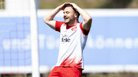 Ömer Tokac und seine Sportfreunde Siegen wollen am Samstag den Spitzenreiter ärgern.