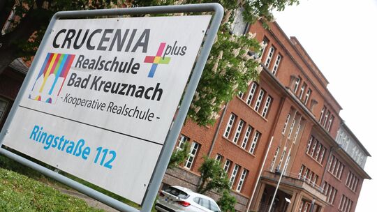 50 Schüler der Crucenia Realschule plus sind am Mittwoch, 6. Mai, verletzt worden. Ein Schüler hatte im Treppenhaus mutmaßlich P