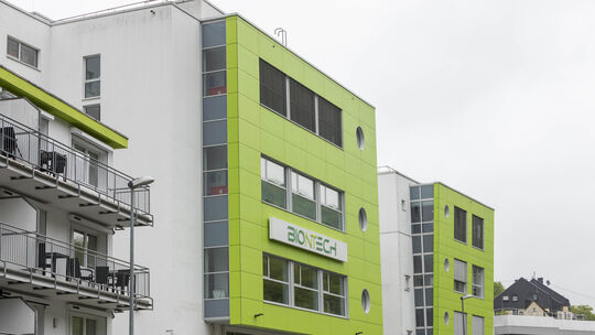 Biontech will sich Ende 2027 komplett aus Idar-Oberstein zurückziehen. Damit gehen rund 440 hoch qualifizierte Arbeitsplätze ver