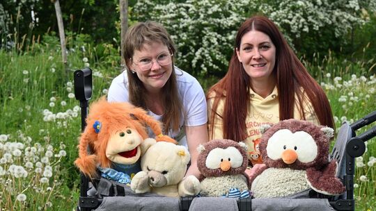 Vera Henecka (links) und Jessica Müller sind Tagesmütter im Rhein-Hunsrück-Kreis. Beide lieben Kinder und wünschen sich, dass di