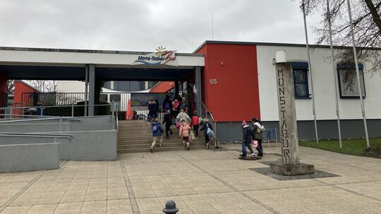 Das Mons-Tabor-Bad muss es noch eine Weile machen: Der Architektenwettbewerb für den Neubau eines Hallenbades in Montabaur wurde