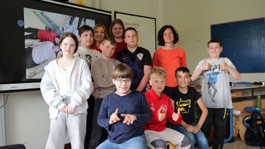 Die Kinder der Klasse M1 und ihre Lehrkräfte Julia Siemens und Anne Fuldner haben mit ihrem Video den 1. Platz beim rheinland-pf