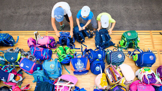 Anfang August ist es für viele Kinder so weit: Sie werden eingeschult und besuchen dann die erste Klasse der Grundschule. Für de