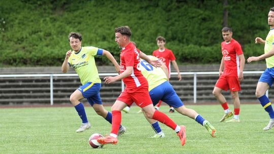Mit viel Rückenwind gehen Spielertrainer Robin Reifenberg und seine SG Augst Eitelborn in die letzten drei Saisonspiele.