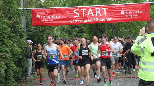 Zum 14. Mal wird der Vatertagslauf der Laufgruppe des TuS Rhaunen gestartet. Nachmeldungen sind bis eine Stunde vor dem jeweilig