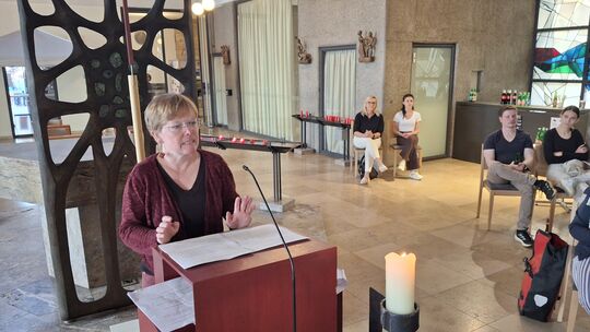 Esther Abel referierte über die Rolle der Heilanstalt Hadamar im Dritten Reich.