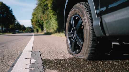 Die Reifen von 56 Autos hat ein 25-Jähriger in Diez aufgestochen. Dafür stand er jetzt vor dem Diezer Amtsgericht.