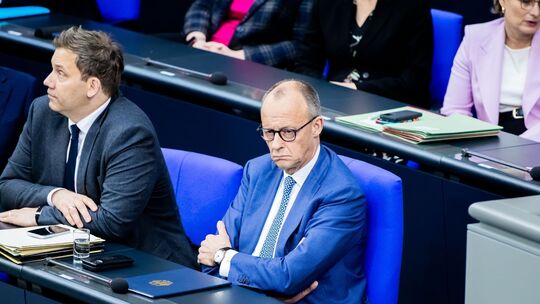 Merz und Klingbeil im Bundestag