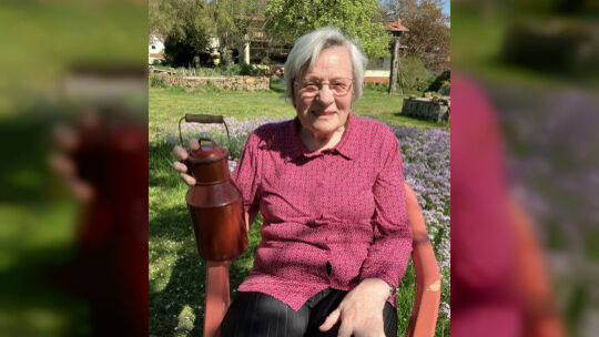 Mit der kleinen Kanne hat Etta Engelmann als Kind ihrer Mutter beim Gartenwässern geholfen. Das Kännchen erhielt familienintern