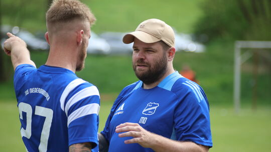 Trainer Mathias Düwel und Torjäger Maxi Kuhn wollen mit dem TuS Niederbrombach im Derby geegen den TuS Oberbrombach triumphieren