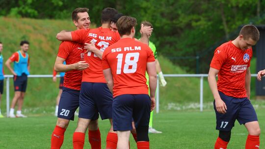 Mörschbachs Jonas Korbion (links) bejubelte beim 3:3 gegen Untermosel sein erstes Bezirksliga-Tor, als Joker traf er zum zwische